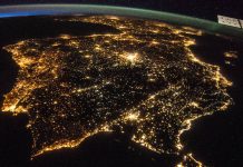 Imagen que muestra la contaminación lumínica en España desde la ISS.