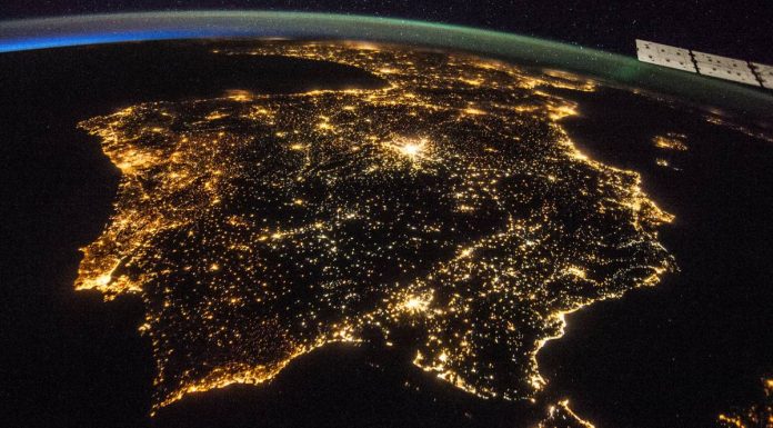 LUCES PARA NADIE Imagen que muestra la contaminación lumínica en España desde la ISS.